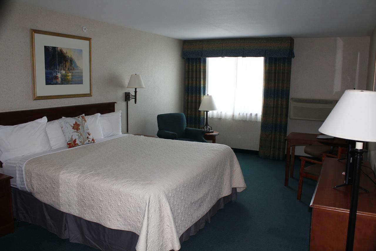 Baraga Lakeside Inn Exterior photo